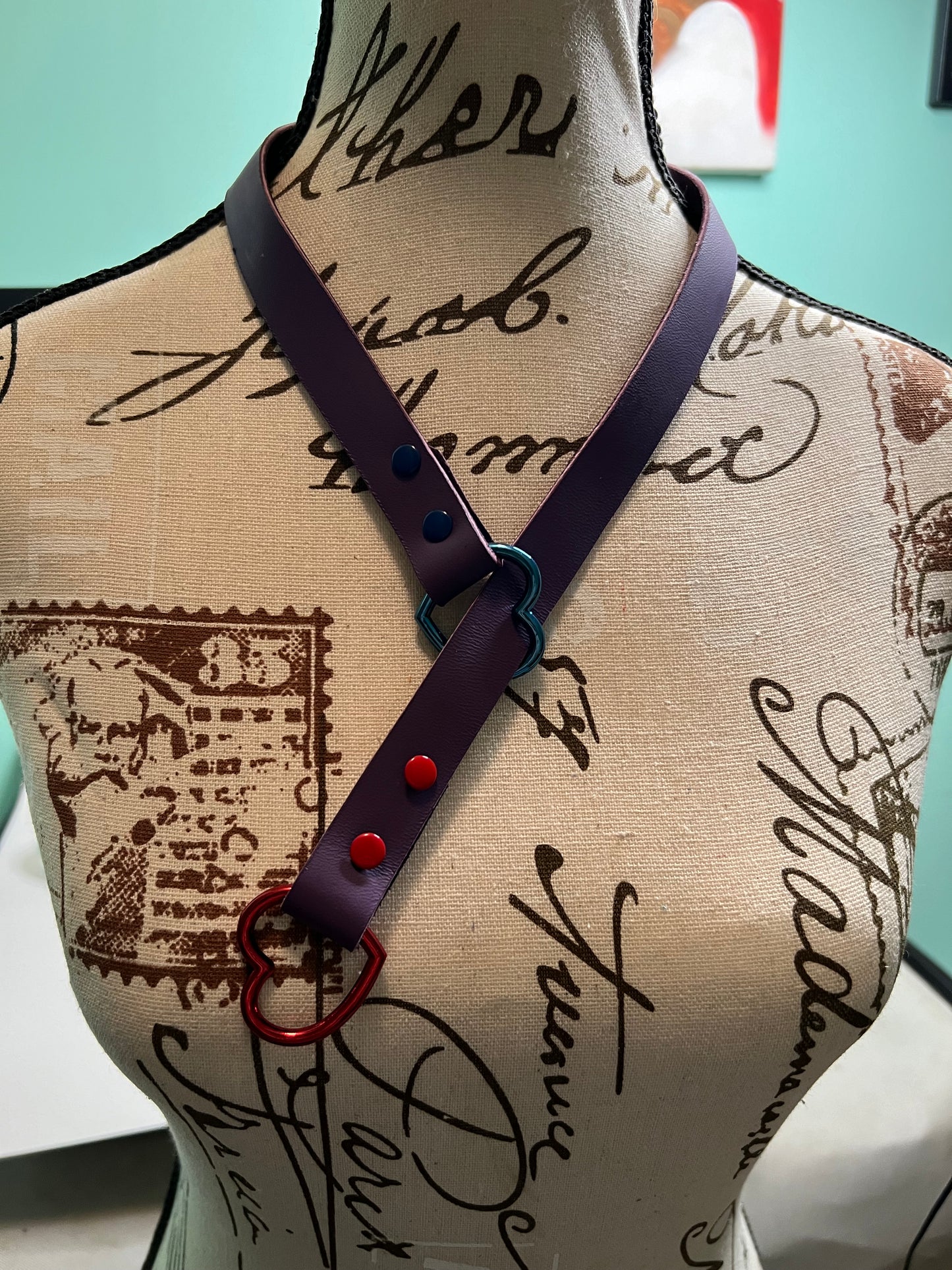 Leather slip choker necklace with hearts.