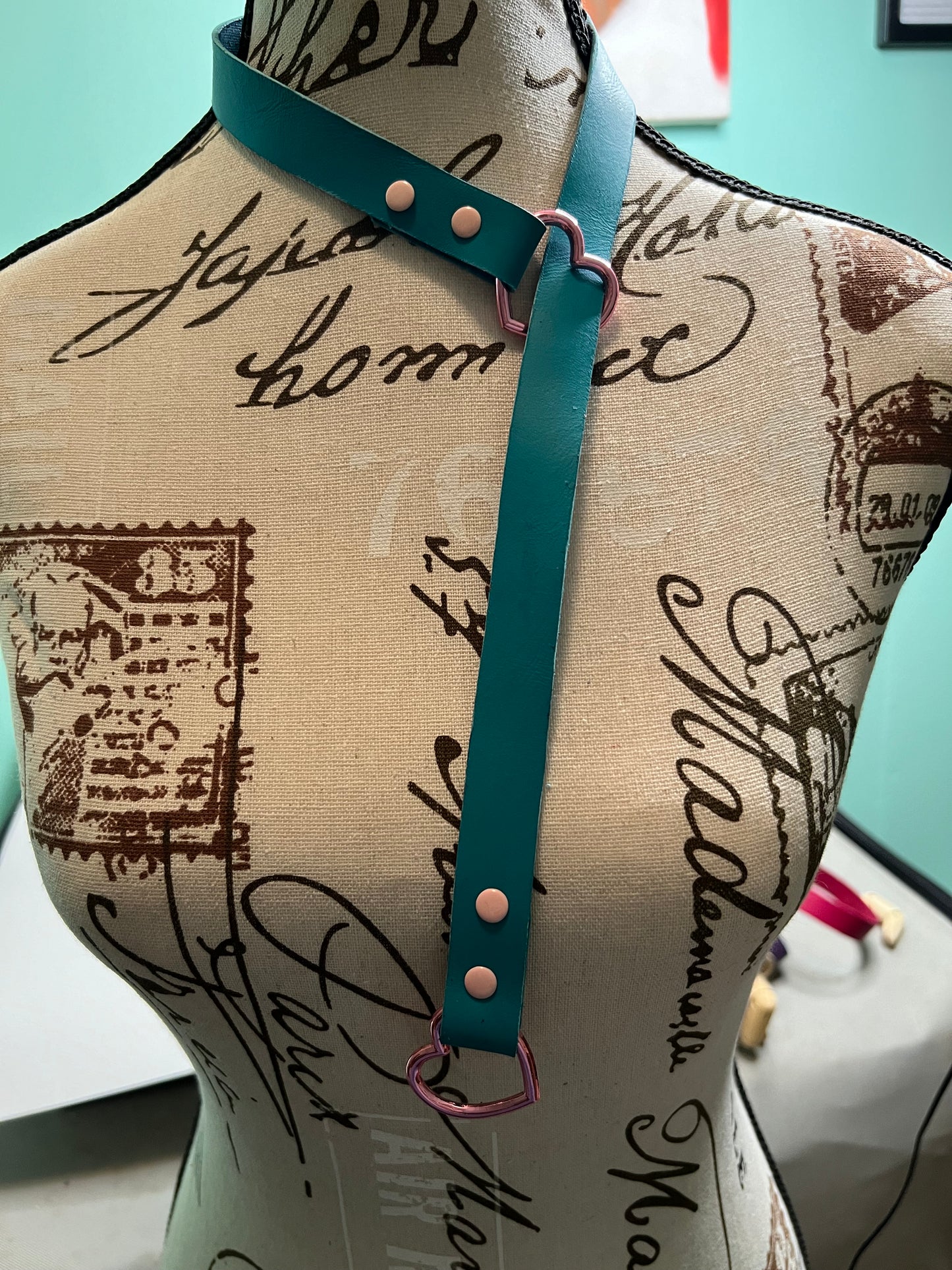 Leather slip choker necklace with hearts.
