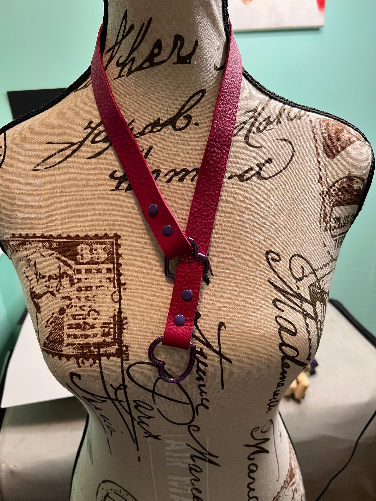 Leather slip choker necklace with hearts.