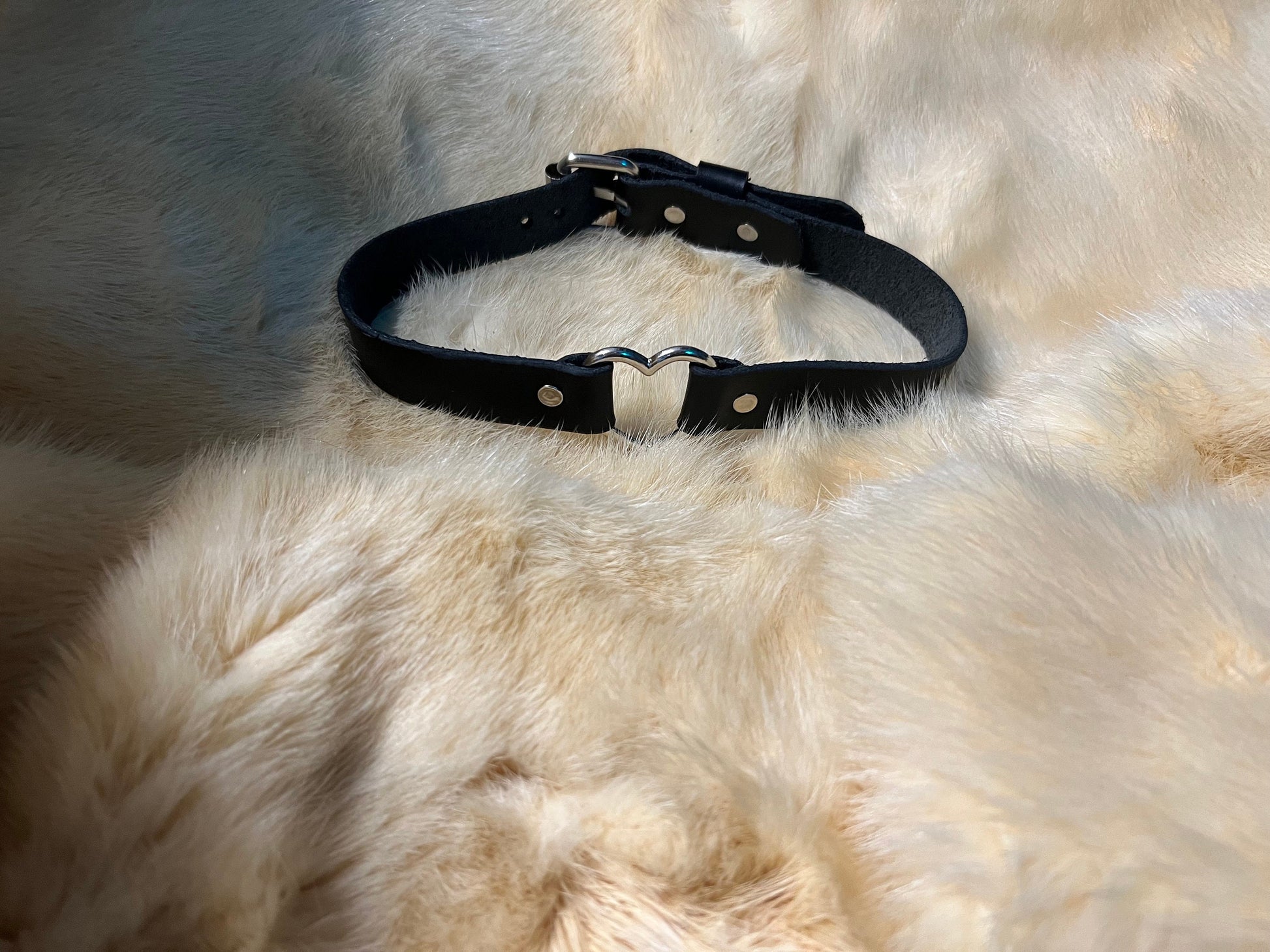 Sweetheart choker necklace